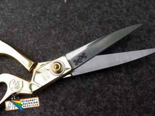 Goudkleurige RVS stofschaar voorzien van logo